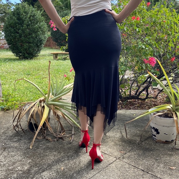 Express Black Stretchy Flounce Skirt w/Mesh Hem Layering! - Picture 4 of 9